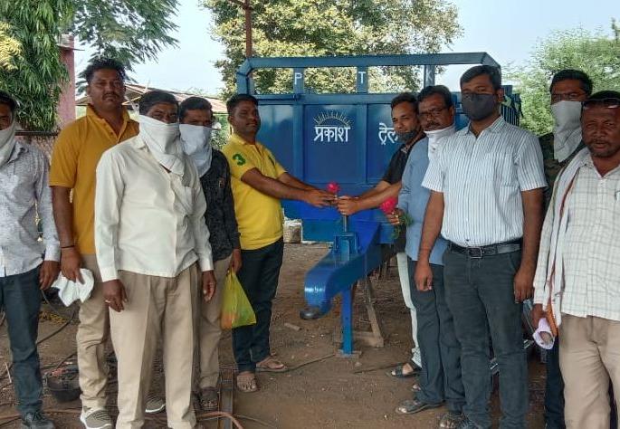 In Kajgaon, customers who pay a lump sum electricity bill are felicitated | कजगावात एक रकमी वीज बिल भरणाऱ्या ग्राहकांचा सत्कार In Kajgaon, customers who pay a lump sum electricity bill are felicitated | कजगावात एक रकमी वीज बिल भरणाऱ्या ग्राहकांचा सत्कार
