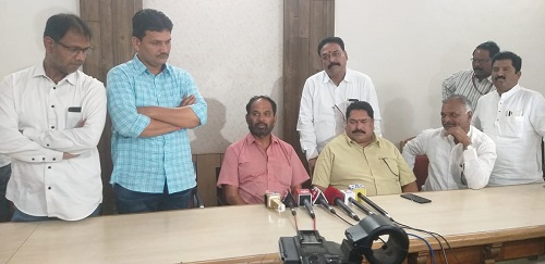 In the role of Shiv Sena Kingmaker in Kolhapur Zilla Parishad | कोल्हापूर जिल्हा परिषदेत शिवसेना किंगमेकरच्या भूमिकेत In the role of Shiv Sena Kingmaker in Kolhapur Zilla Parishad | कोल्हापूर जिल्हा परिषदेत शिवसेना किंगमेकरच्या भूमिकेत