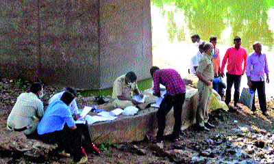 The uncircumcised dead body of Saket Kamble was found near Kangegaon | साकेत कांबळेचा शिरविरहित मृतदेह कणेगावजवळ सापडला The uncircumcised dead body of Saket Kamble was found near Kangegaon | साकेत कांबळेचा शिरविरहित मृतदेह कणेगावजवळ सापडला