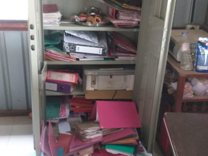 An onion trader's shop was blown up in Satna | सटाण्यात कांदा व्यापाऱ्याचे दुकान फोडले An onion trader's shop was blown up in Satna | सटाण्यात कांदा व्यापाऱ्याचे दुकान फोडले