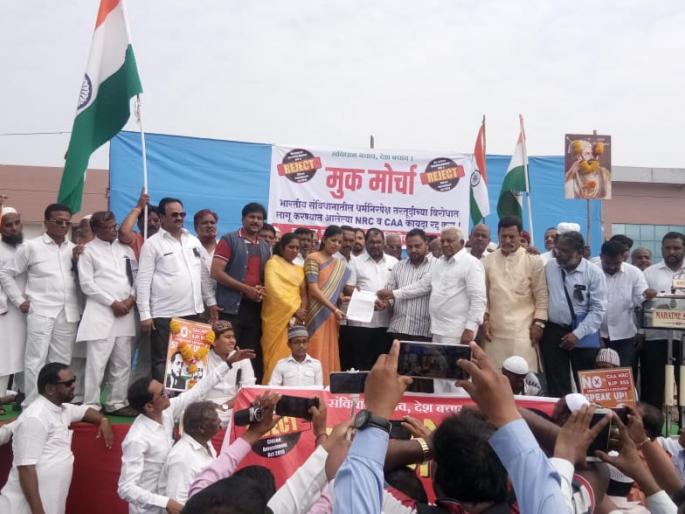 Silent march against Shirohal tahsil against citizenship law | नागरिकत्व कायद्याविरोधात शिरोळ तहसिलवर मूक मोर्चा Silent march against Shirohal tahsil against citizenship law | नागरिकत्व कायद्याविरोधात शिरोळ तहसिलवर मूक मोर्चा