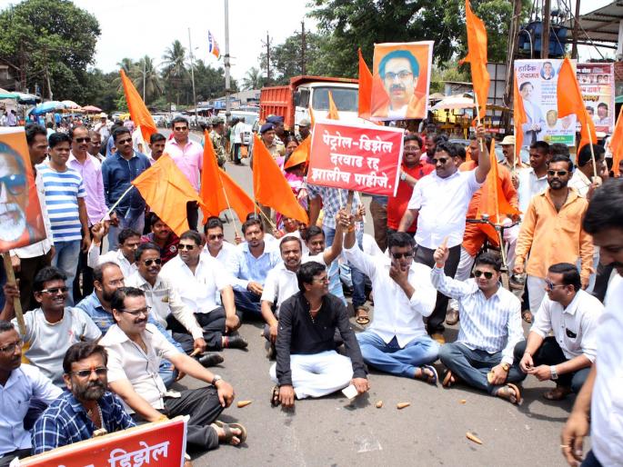 Petrol-diesel, Prohibition of gas price hike, stop Shivsena route in Kankavla | कणकवलीत पेट्रोल-डिझेल, गॅस दरवाढीचा निषेध, शिवसेनेकडून रास्ता रोको