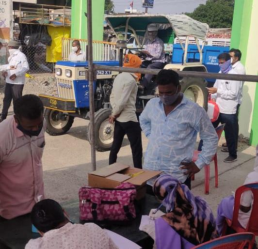 Corona test ‘negative’; Onion auction 'positive' | कोरोना टेस्ट ‘निगेटिव्ह’; कांदा लिलाव ‘पॉझिटिव्ह’ Corona test ‘negative’; Onion auction 'positive' | कोरोना टेस्ट ‘निगेटिव्ह’; कांदा लिलाव ‘पॉझिटिव्ह’