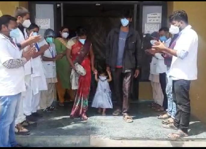 ‘Those’ two girls made Corona ‘Chitpat’ | ‘त्या’ दोन बालिकांनी केले कोरोनाला ‘चितपट’