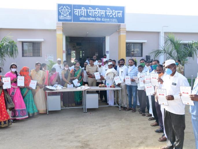 In the battle of Corona, the police patrols act like Corona warriors | कोरोनाच्या लढाईत पोलीस पाटलांचे कार्य कोरोना योद्धयां प्रमाणे In the battle of Corona, the police patrols act like Corona warriors | कोरोनाच्या लढाईत पोलीस पाटलांचे कार्य कोरोना योद्धयां प्रमाणे