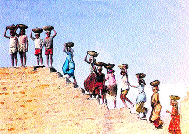 Underground work in Bundnda Dam | मुळडोंगरीत बंधारा दुरु स्तीचे काम अर्धवट Underground work in Bundnda Dam | मुळडोंगरीत बंधारा दुरु स्तीचे काम अर्धवट