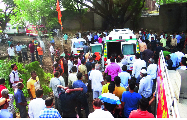 Two murders, including an engineer, in the Sewing Center, Sangliat incident | मलनिस्सारण केंद्रात गुदमरुन अभियंत्यासह दोघे ठार-सांगलीत घटना Two murders, including an engineer, in the Sewing Center, Sangliat incident | मलनिस्सारण केंद्रात गुदमरुन अभियंत्यासह दोघे ठार-सांगलीत घटना