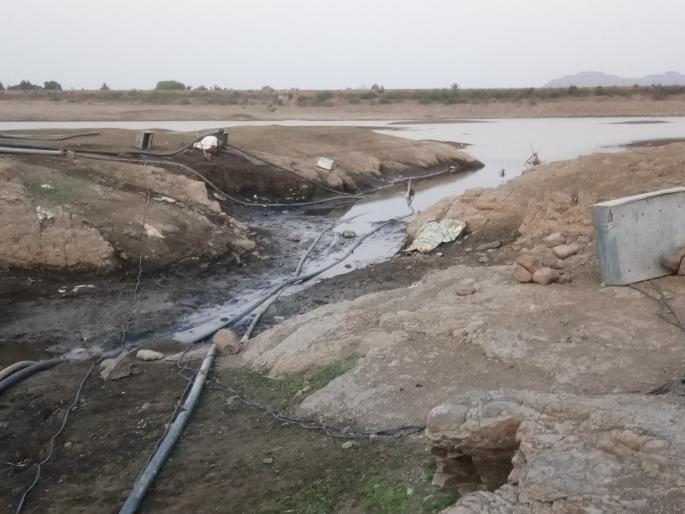Satara: Play the night; Water theft even from the bottom pool | सातारा : रात्रीस खेळ चाले ; तळ गाठलेल्या तलावातूनही पाण्याची चोरी 