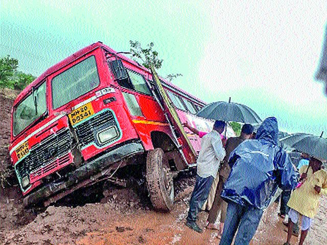 In Trimbakeshwar taluka, the Mussaladhar | त्र्यंबकेश्वर तालुक्यात मुसळधार