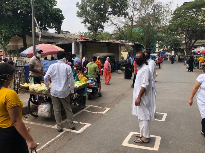 Due to the coordination of the traders in the Thane market, the crowd was less | ठाणे मार्केटमध्ये व्यापाऱ्यांनी घेतलेल्या समन्वयामुळे गर्दी झाली कमी Due to the coordination of the traders in the Thane market, the crowd was less | ठाणे मार्केटमध्ये व्यापाऱ्यांनी घेतलेल्या समन्वयामुळे गर्दी झाली कमी