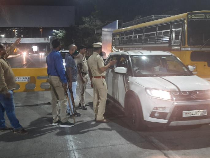 Work hours and stress have also increased due to the lockdown: Women police are also being mistreated | संचारबंदीमुळे कामाचे तास आणि ताणही वाढला: महिला पोलिसांचीही होतेय कुचंबना Work hours and stress have also increased due to the lockdown: Women police are also being mistreated | संचारबंदीमुळे कामाचे तास आणि ताणही वाढला: महिला पोलिसांचीही होतेय कुचंबना
