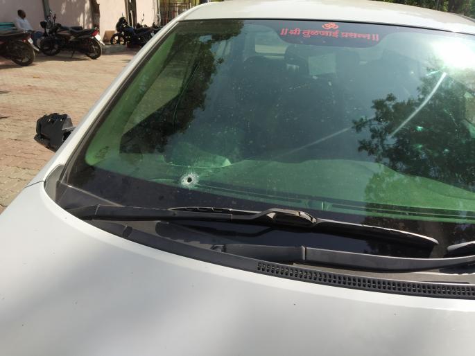 Unknown shooting of a playwright | नाट्यकलावंतावर अज्ञात इसमांचा गोळीबार Unknown shooting of a playwright | नाट्यकलावंतावर अज्ञात इसमांचा गोळीबार