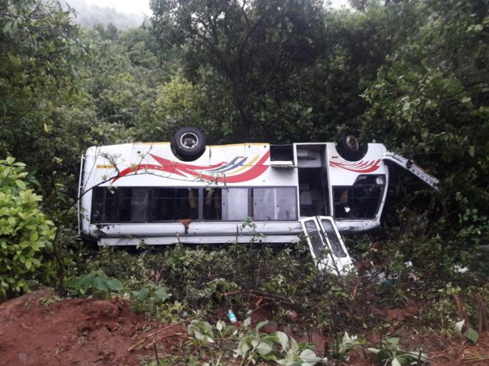 27 tourists injured in bus crash in Kelad Khind | केळद खिंडीत बस दरीत कोसळून २७ पर्यटक जखमी 27 tourists injured in bus crash in Kelad Khind | केळद खिंडीत बस दरीत कोसळून २७ पर्यटक जखमी