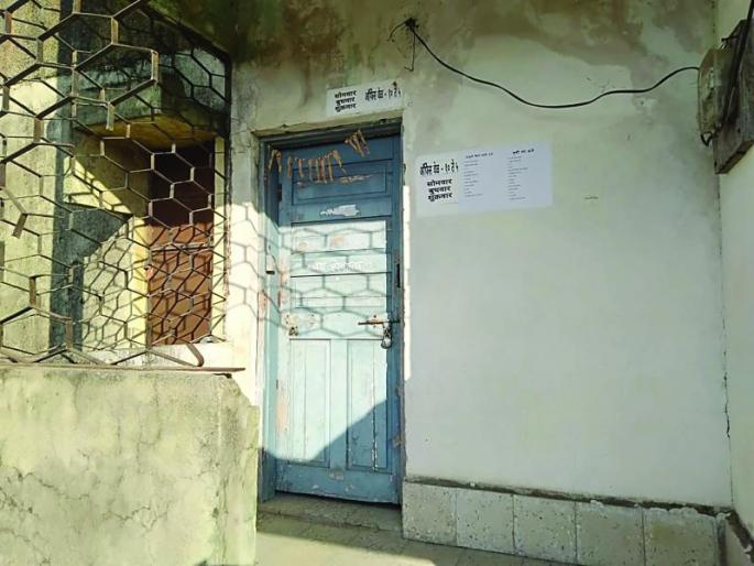 MSEDCL office in Asegaon has been locked for a week | आसेगावचे महावितरण कार्यालय एक आठवड्यापासून कुलूपबंद MSEDCL office in Asegaon has been locked for a week | आसेगावचे महावितरण कार्यालय एक आठवड्यापासून कुलूपबंद