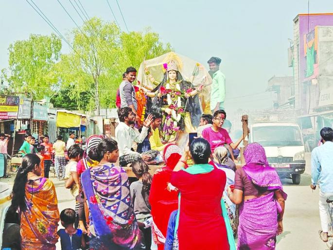 Washim : Durga immersion in peace | वाशिम जिल्ह्यात दुर्गा विसर्जन शांततेत Washim : Durga immersion in peace | वाशिम जिल्ह्यात दुर्गा विसर्जन शांततेत