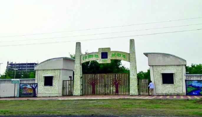 tourists turn back toward tourist spots in district due to Corona | कोरोनामुळे जिल्ह्यातील पर्यटन स्थळांकडे पर्यटकांची पाठ ! tourists turn back toward tourist spots in district due to Corona | कोरोनामुळे जिल्ह्यातील पर्यटन स्थळांकडे पर्यटकांची पाठ !