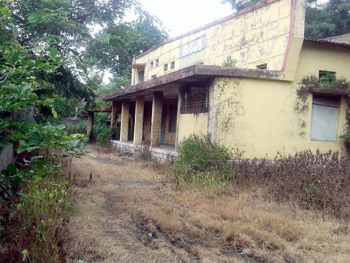 Old Pt. The hall is inconvenient | जुने पं.स. सभागृह अडगळीत Old Pt. The hall is inconvenient | जुने पं.स. सभागृह अडगळीत