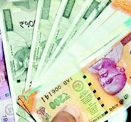 Turns 153.78 crores in bank accounts of the affected farmers | नुकसानग्रस्त शेतकऱ्यांच्या बँक खात्यात १५३.७८ कोटी वळते Turns 153.78 crores in bank accounts of the affected farmers | नुकसानग्रस्त शेतकऱ्यांच्या बँक खात्यात १५३.७८ कोटी वळते