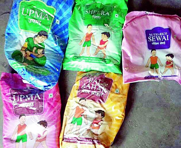 Anganwadi nutrition becomes a food fodder | अंगणवाडीचा पोषण आहार बनतो गुरांचा चारा Anganwadi nutrition becomes a food fodder | अंगणवाडीचा पोषण आहार बनतो गुरांचा चारा