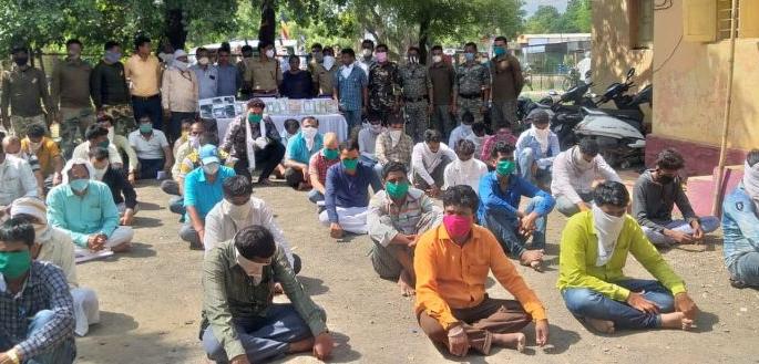 47 lakh gambling caught in Umarkhed of Yavatmal district | यवतमाळ जिल्ह्यातील उमरखेडमध्ये ४७ लाखांचा जुगार पकडला 47 lakh gambling caught in Umarkhed of Yavatmal district | यवतमाळ जिल्ह्यातील उमरखेडमध्ये ४७ लाखांचा जुगार पकडला