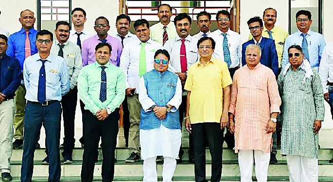 SS to JDIET Mint's visit | ‘जेडीआयईटी’ला एस.एस. मंठा यांची भेट