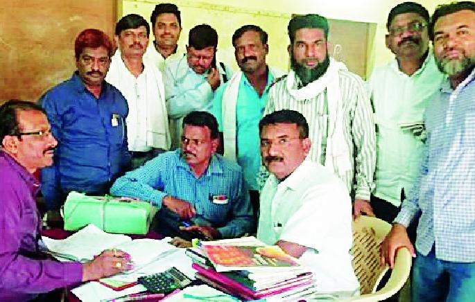 140 teachers' salary from the camp | शिबिरातून १४० शिक्षकांची वेतननिश्चिती 140 teachers' salary from the camp | शिबिरातून १४० शिक्षकांची वेतननिश्चिती