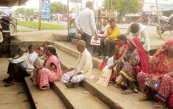Feedback of Farmers | आर्णीत शेतकºयांची परवड Feedback of Farmers | आर्णीत शेतकºयांची परवड