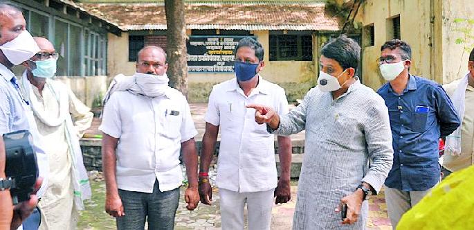 Hit the District Deputy Registrar's Office | जिल्हा उपनिबंधक कार्यालयावर धडक Hit the District Deputy Registrar's Office | जिल्हा उपनिबंधक कार्यालयावर धडक