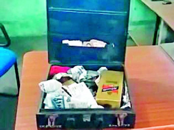 ST bus carrier leaves liquor smuggler | एसटी बस वाहकच निघाला दारू तस्कर