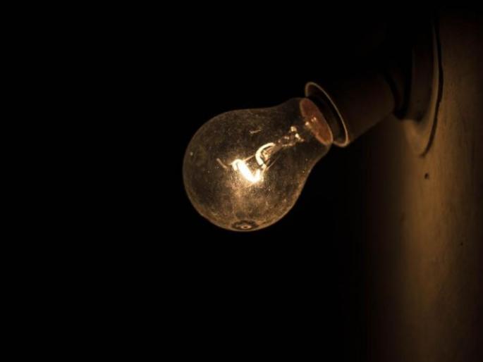 Two lamps, one fan electricity bill is 18 thousand! | दोन दिवे, एका पंख्याचे वीजबिल आले १८ हजार! Two lamps, one fan electricity bill is 18 thousand! | दोन दिवे, एका पंख्याचे वीजबिल आले १८ हजार!