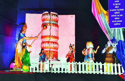 Due to rain, the works of art are partially | पावसामुळे देखाव्यांची कामे अर्धवट Due to rain, the works of art are partially | पावसामुळे देखाव्यांची कामे अर्धवट