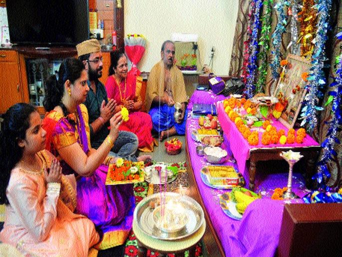 The city illuminated with the attention of the lights | लक्ष लक्ष दिव्यांनी उजळले शहर The city illuminated with the attention of the lights | लक्ष लक्ष दिव्यांनी उजळले शहर