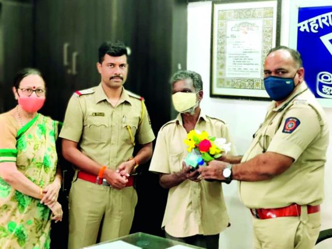 Admirable! Honesty of auto driver in Nagpur | प्रशंसनीय! प्रामाणिकपणा ऑटो चालकाचा Admirable! Honesty of auto driver in Nagpur | प्रशंसनीय! प्रामाणिकपणा ऑटो चालकाचा