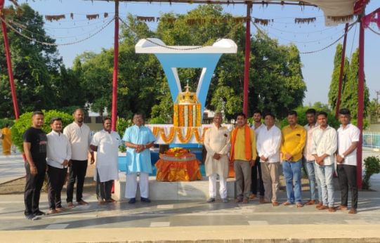 VHP Union Chief Minister's visit to Gurukunj Ashram | विहिंपच्या केंद्रीय महामंत्र्यांची गुरुकुंज आश्रमाला भेट VHP Union Chief Minister's visit to Gurukunj Ashram | विहिंपच्या केंद्रीय महामंत्र्यांची गुरुकुंज आश्रमाला भेट