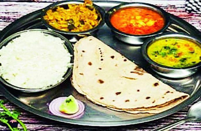 In four months, 2.26 lakh needy people got the benefit of Shiv Bhojan | चार महिन्यांत २.२६ लाख गरजूंना मिळाला शिवभोजनचा लाभ In four months, 2.26 lakh needy people got the benefit of Shiv Bhojan | चार महिन्यांत २.२६ लाख गरजूंना मिळाला शिवभोजनचा लाभ