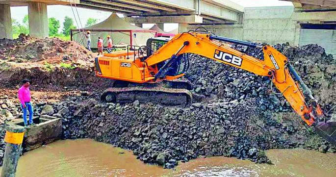 Artificial water crisis over Wardha city | वर्धा शहरावर कृत्रिम जलसंकट Artificial water crisis over Wardha city | वर्धा शहरावर कृत्रिम जलसंकट