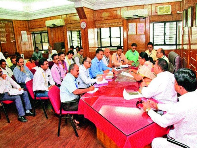  Pillar cleansing officer for cleanliness! | पालिकेत स्वच्छतेसाठी अधिकारी धारेवर !