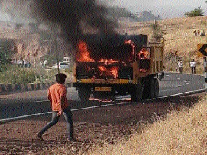 Tummy Tucker took the belly out of Dharur Ghat | धारूर घाटात धावत्या टिप्परने घेतला पेट Tummy Tucker took the belly out of Dharur Ghat | धारूर घाटात धावत्या टिप्परने घेतला पेट