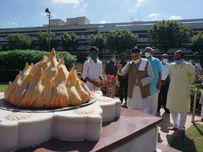 The Governor visited Sanghbhumi and Deekshabhoomi | राज्यपालांनी घेतले संघभूमी व दीक्षाभूमीचे दर्शन The Governor visited Sanghbhumi and Deekshabhoomi | राज्यपालांनी घेतले संघभूमी व दीक्षाभूमीचे दर्शन