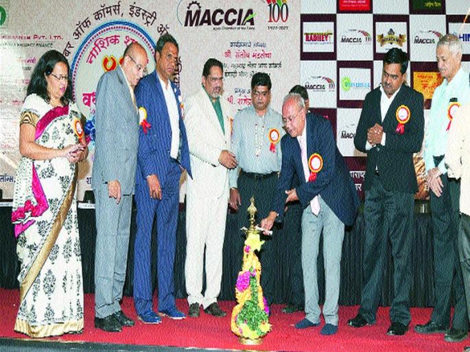 Need to change business: Chakor Gandhi | व्यवसाय बदलणे गरजेचे : चकोर गांधी Need to change business: Chakor Gandhi | व्यवसाय बदलणे गरजेचे : चकोर गांधी