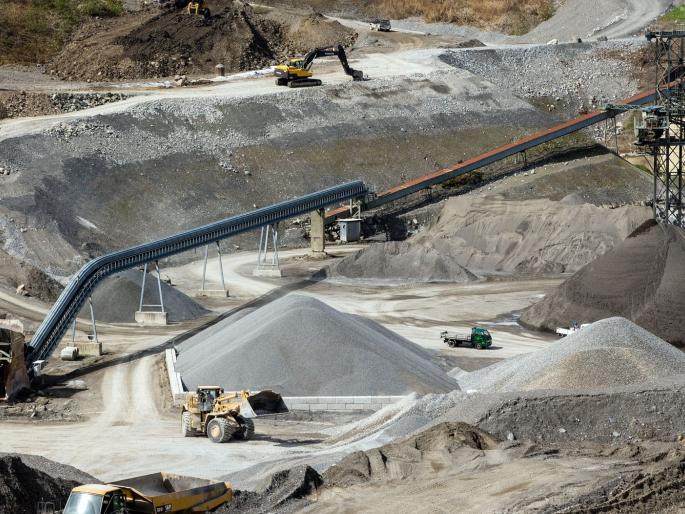 Reliance's cement plant in Yavatmal will now run by Birla Group | यवतमाळातील रिलायन्सचा सिमेंट प्रकल्प बिर्ला समूह चालविणार Reliance's cement plant in Yavatmal will now run by Birla Group | यवतमाळातील रिलायन्सचा सिमेंट प्रकल्प बिर्ला समूह चालविणार