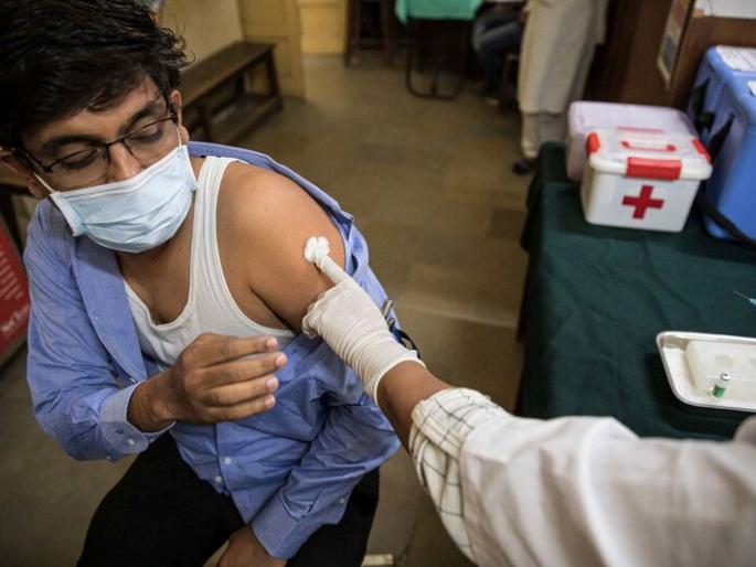 99% youth in Nagpur stay away from complete vaccination | नागपूर जिल्ह्यात ९९ टक्के तरुण संपूर्ण लसीकरणापासून दूर 99% youth in Nagpur stay away from complete vaccination | नागपूर जिल्ह्यात ९९ टक्के तरुण संपूर्ण लसीकरणापासून दूर