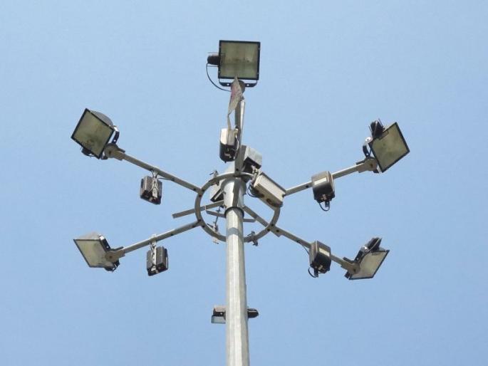 Due to highmast lights bill of Gram panchayat is high | ‘हायमास्ट’मुळे पालिकांसह ग्रामपंचायतींचे देयक ‘हायफाय’ Due to highmast lights bill of Gram panchayat is high | ‘हायमास्ट’मुळे पालिकांसह ग्रामपंचायतींचे देयक ‘हायफाय’