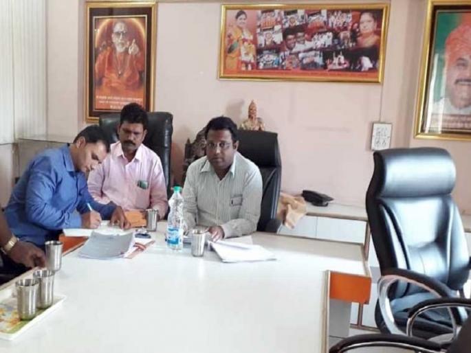 rejected the no-confidence motion | सरपंच, उपसरपंचावरील अविश्वास प्रस्ताव फेटाळला