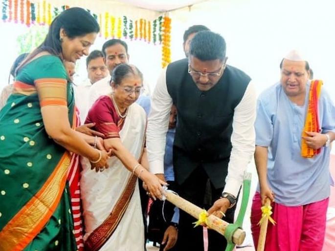 Bhumi Puja of the first Sangeet Gurukula in the state at Meera Bhayandar; Mangeshkar family will take responsibility | राज्यातील पहिल्या संगीत गुरुकुलाचे मीरा भाईंदरमध्ये भूमिपूजन; जबाबदारी मंगेशकर कुटुंबीय घेणार Bhumi Puja of the first Sangeet Gurukula in the state at Meera Bhayandar; Mangeshkar family will take responsibility | राज्यातील पहिल्या संगीत गुरुकुलाचे मीरा भाईंदरमध्ये भूमिपूजन; जबाबदारी मंगेशकर कुटुंबीय घेणार