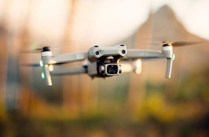 Police permission is required if a drone is to be used for shooting | शुटिंगसाठी ड्रोन वापरायचा असेल तर पोलीस परवानगी आवश्यक Police permission is required if a drone is to be used for shooting | शुटिंगसाठी ड्रोन वापरायचा असेल तर पोलीस परवानगी आवश्यक