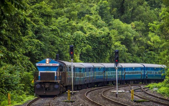 Two special trains between Mumbai-Nagpur | मुंबई-नागपूर दरम्यान दोन विशेष रेल्वेगाड्या Two special trains between Mumbai-Nagpur | मुंबई-नागपूर दरम्यान दोन विशेष रेल्वेगाड्या