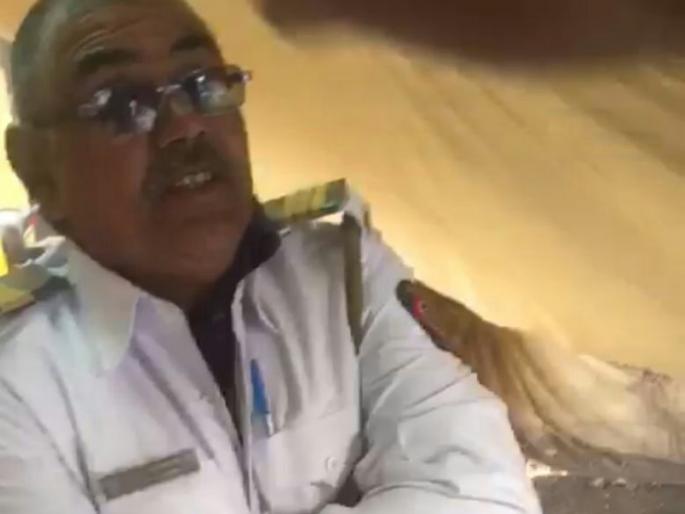 Traffic Police, who took bribe from Nagpur, got the video viral | नागपुरात लाच घेणाऱ्या वाहतूक पोलिसाचा व्हिडीओ झाला व्हायरल Traffic Police, who took bribe from Nagpur, got the video viral | नागपुरात लाच घेणाऱ्या वाहतूक पोलिसाचा व्हिडीओ झाला व्हायरल