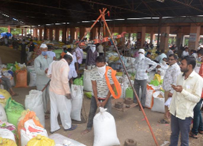 Turnover of Rs 1.5 crore after 'Bandh'! | ‘बंद’नंतर दीड कोटींची उलाढाल!