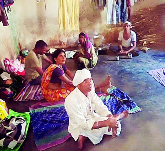 Nagpur Municipal Schools' in bad condition; misuse of closed rooms | नागपूर मनपा शाळांची दुरवस्था; बंद खोल्यांचा दुरुपयोग